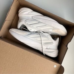 ADIDAS OZELIA SIZE 11